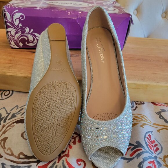 NIB Silver Rhinestone Peep-Toe Wedge Shoes Size 8.5 - Picture 4 of 7